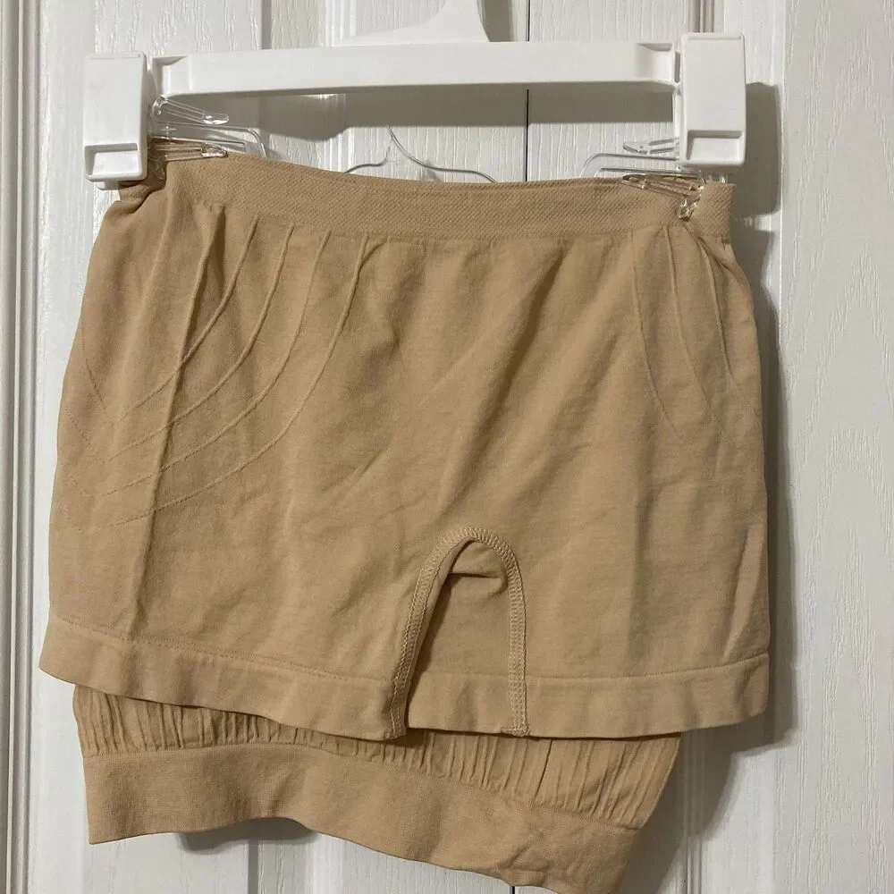 Set Active Sports Bra and Shorts Sz S/M Angelina Beige Textured Top Comfort